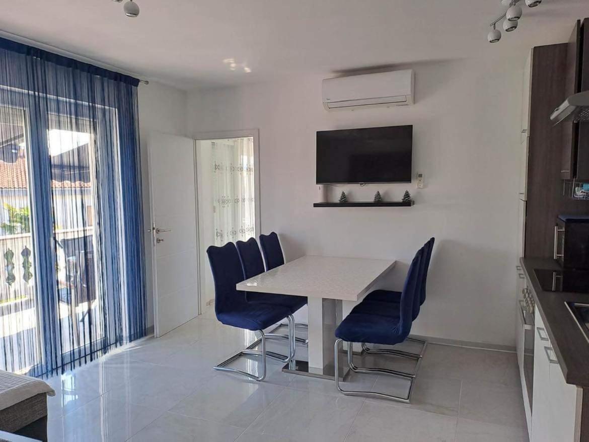 Apartments Ostojic คิร์ก ภายนอก รูปภาพ
