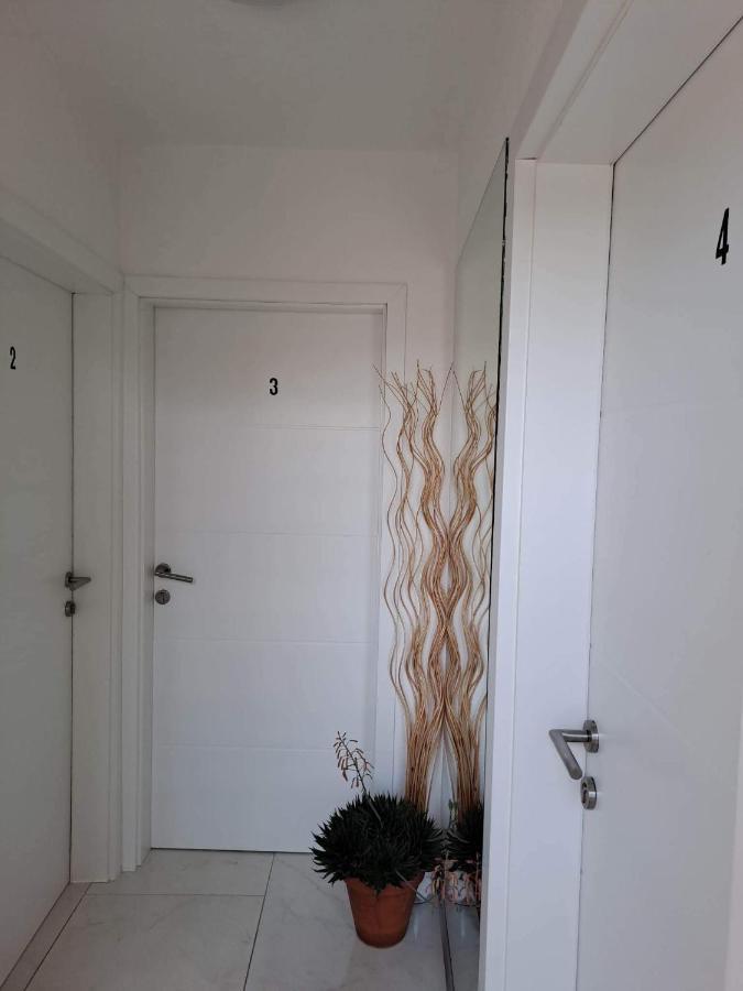 Apartments Ostojic คิร์ก ภายนอก รูปภาพ