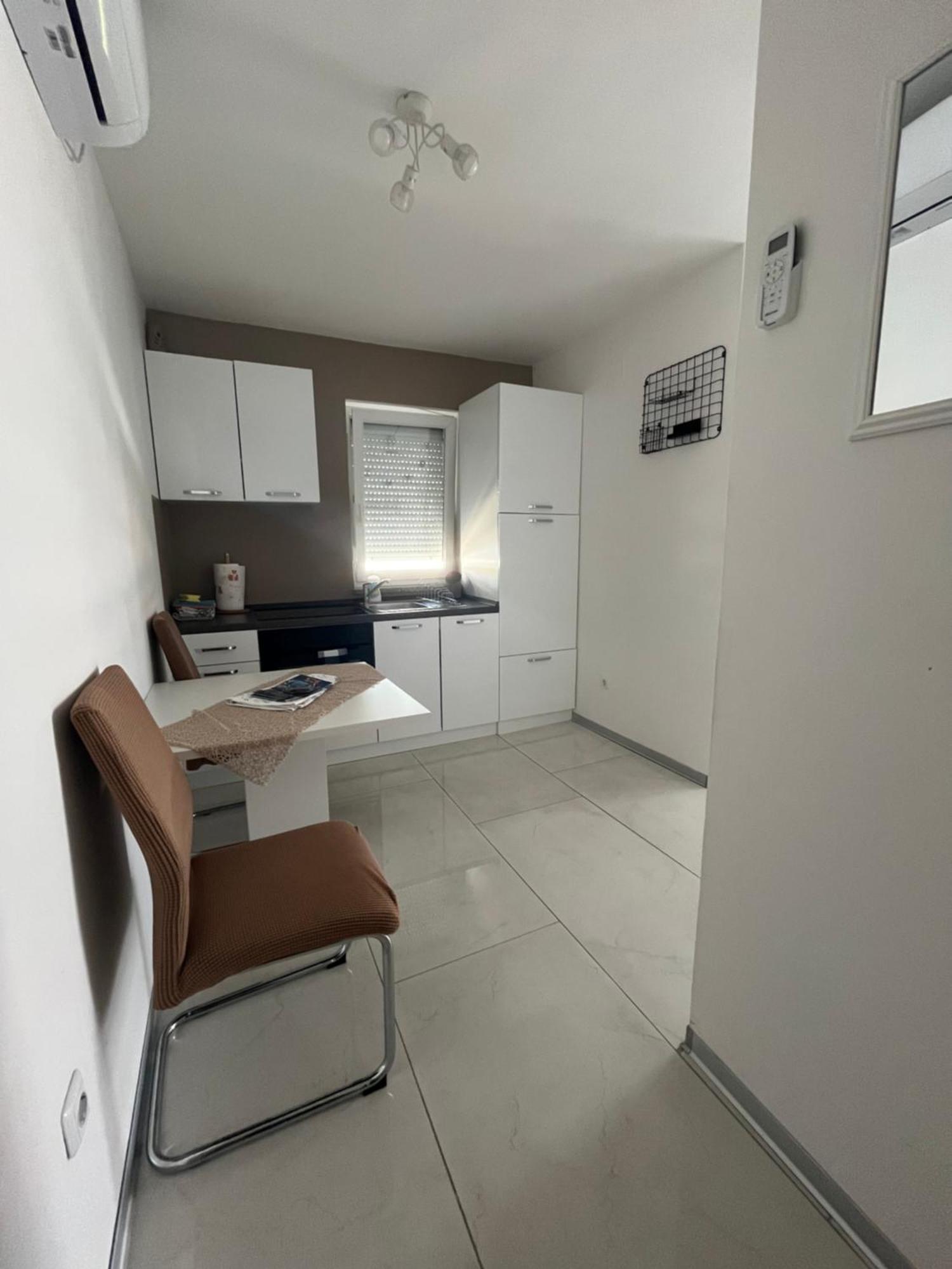 Apartments Ostojic คิร์ก ภายนอก รูปภาพ
