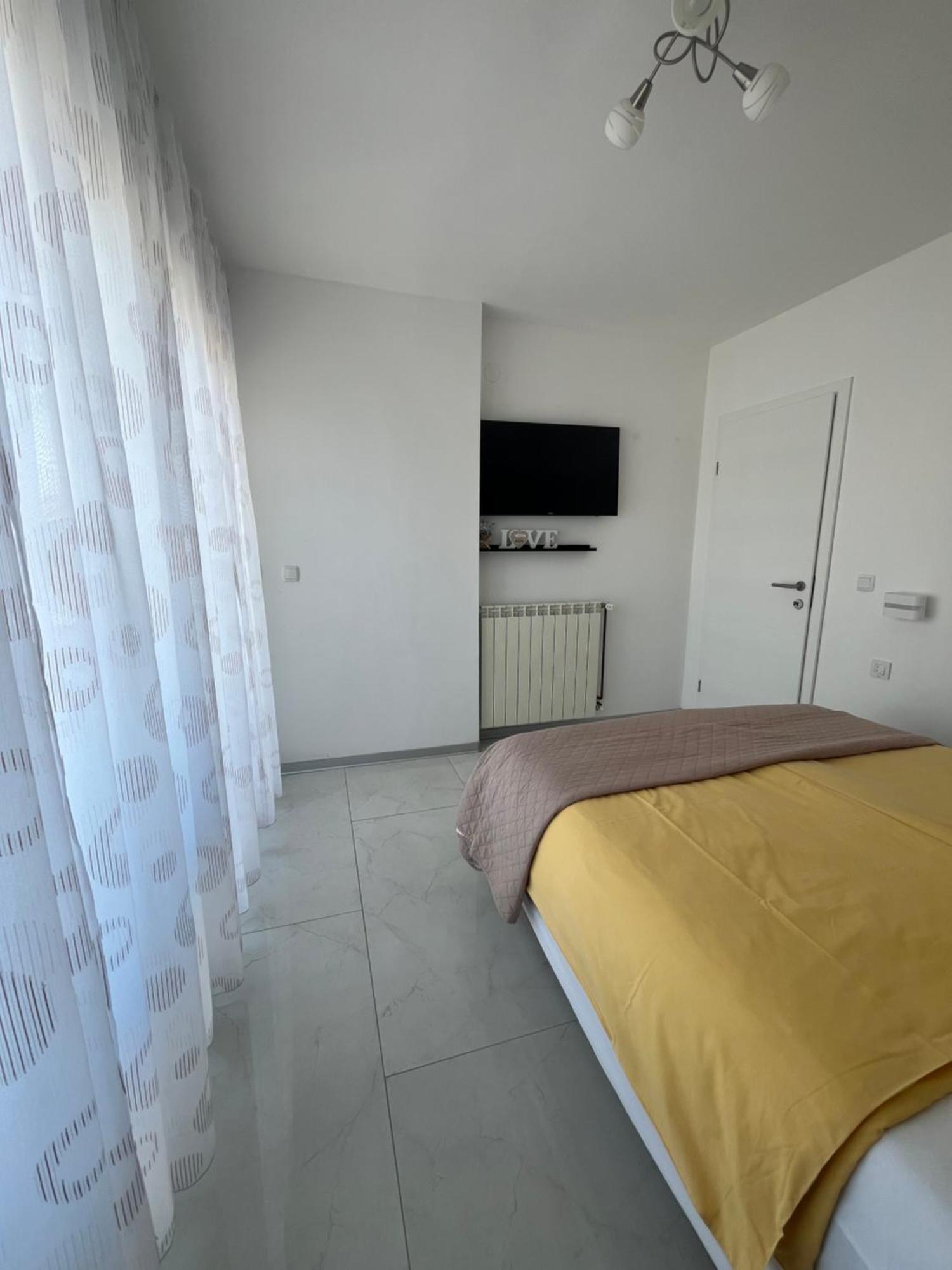 Apartments Ostojic คิร์ก ภายนอก รูปภาพ