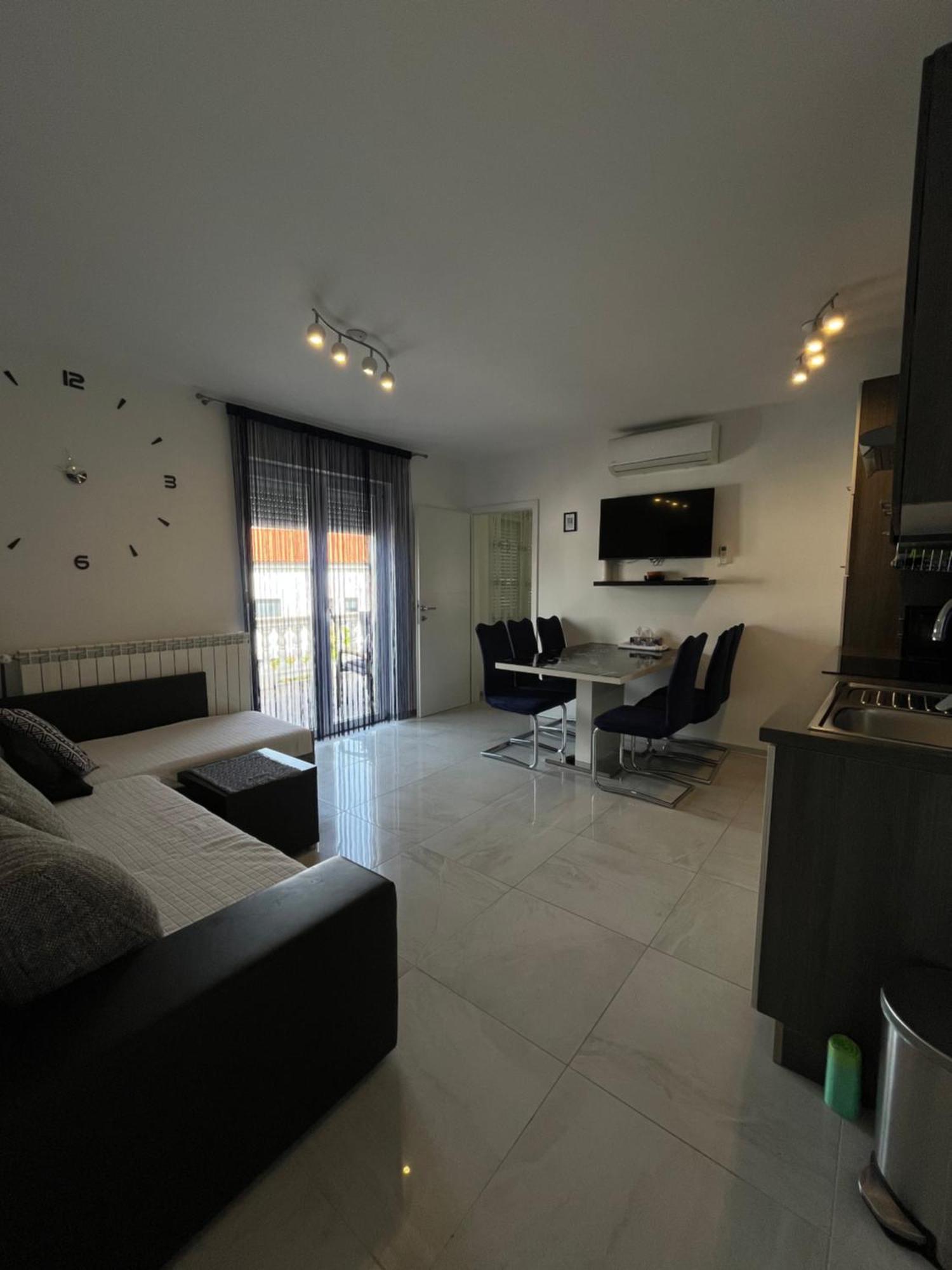 Apartments Ostojic คิร์ก ภายนอก รูปภาพ